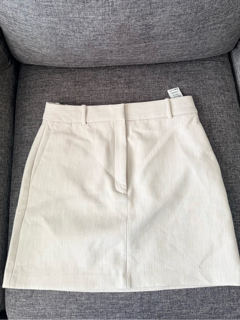 Aritzia Chisel skirt in Matte Pearl